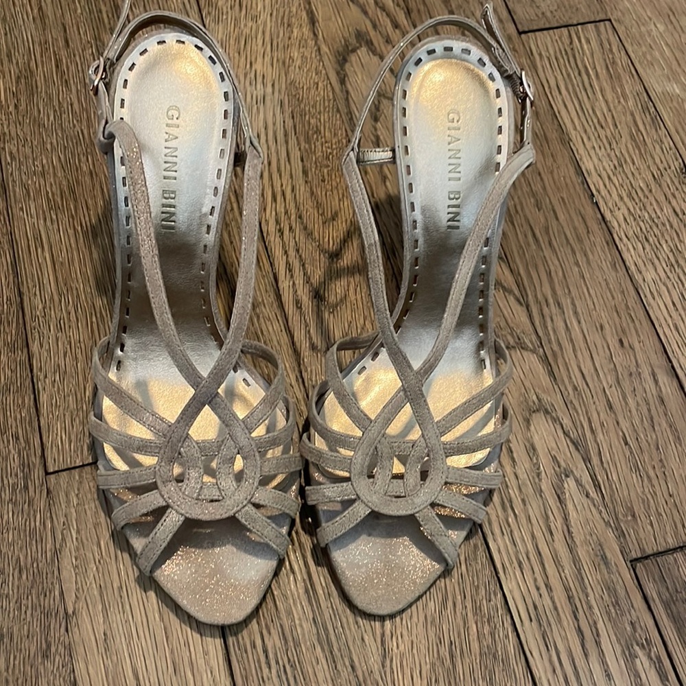 Gianni Bini gold tone metallic heels, size 8